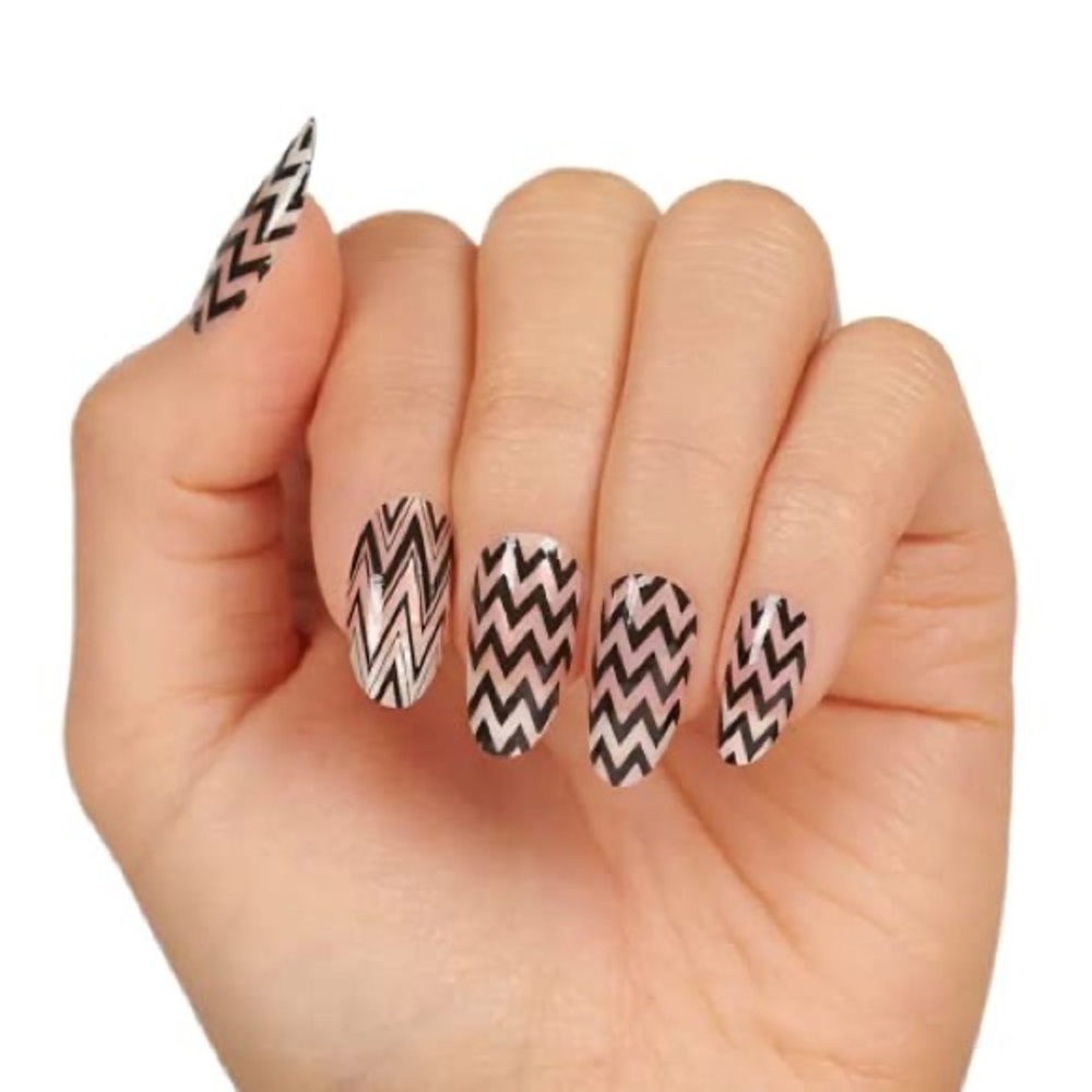Color Street Black and White Chevron Press-On Nails